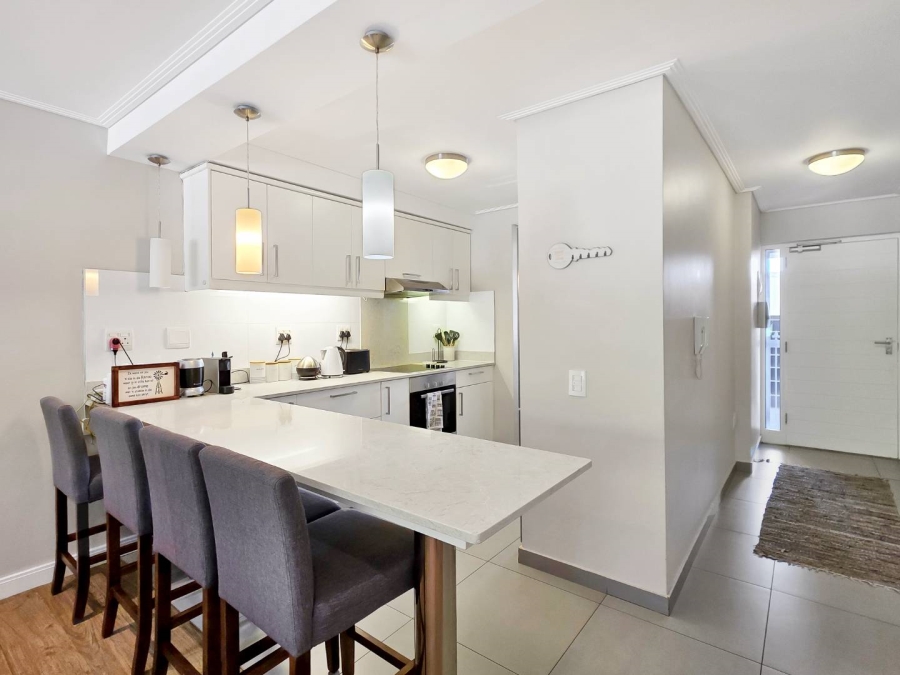 2 Bedroom Property for Sale in Vredehoek Western Cape